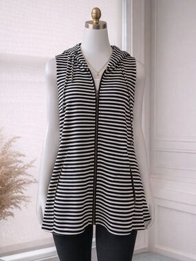 For Cynthia Black & White Striped zippered vest with hoodie, L